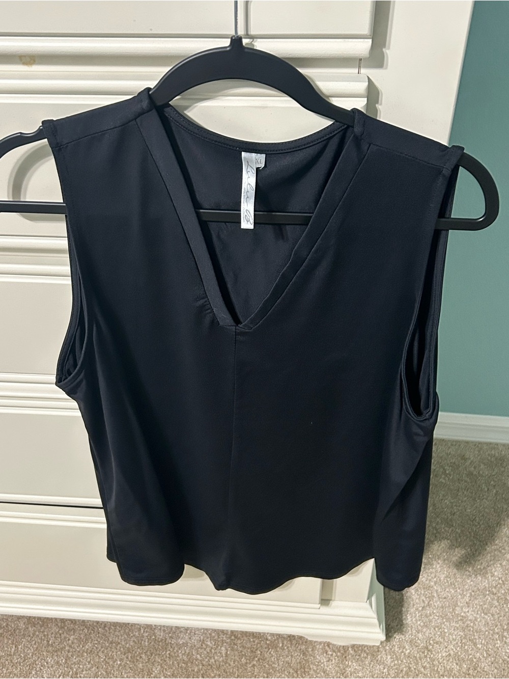 Lulu-B Black V-Neck Sleeveless Tank Top